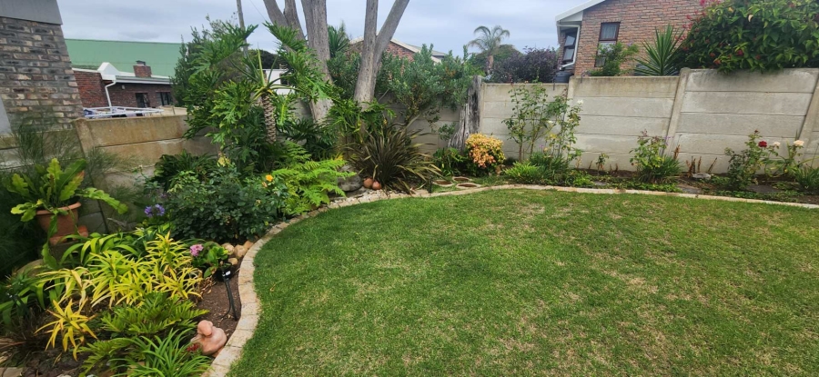 4 Bedroom Property for Sale in Fraaiuitsig Western Cape